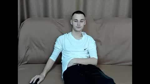 robert10211 online show from October 27, 2025, 5:39 pm