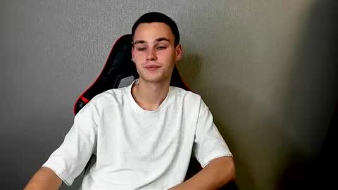 robert10211 online show from November 18, 2025, 3:34 am