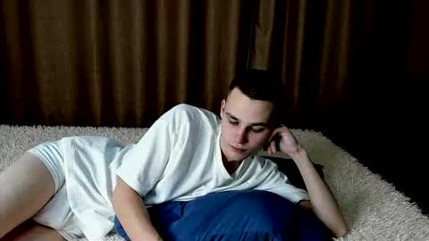 robert10211 online show from February 4, 2026, 10:32 am