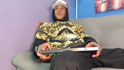 robert_kingg online show from December 19, 2024, 7:29 am