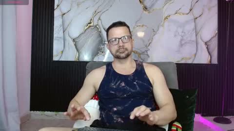 Snapshot of robert_poison1 chatting on November 28, 2025, 6:43 pm Robert online show from November 28, 2025, 6:43 pm