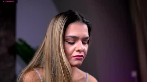 Roberta online show from October 19, 2025, 9:10 am