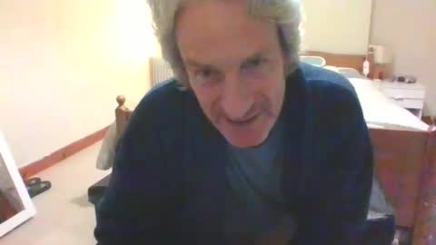 Snapshot of roberthorny69xxx chatting on March 6, 2025, 5:14 am Robert online show from March 6, 2025, 5:14 am