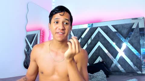 Robert Miller And Mael Thompson  online show from December 10, 2024, 6:54 am