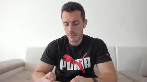 roberto4ever online show from February 11, 2025, 12:48 pm