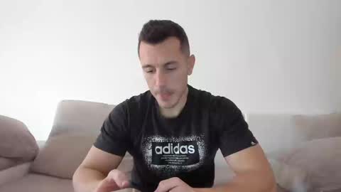 roberto4ever online show from March 6, 2025, 12:41 pm