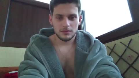 Snapshot of roberto_twink1 chatting on December 2, 2024, 5:59 am Roberto online show from December 2, 2024, 5:59 am