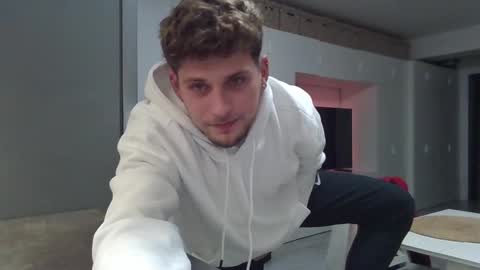 Snapshot of roberto_twink1 chatting on January 10, 2025, 4:41 pm Roberto online show from January 10, 2025, 4:41 pm