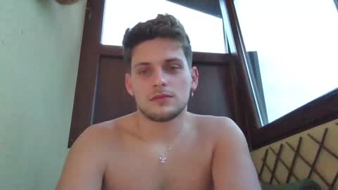 Snapshot of roberto_twink1 chatting on January 24, 2025, 3:02 pm Roberto online show from January 24, 2025, 3:02 pm