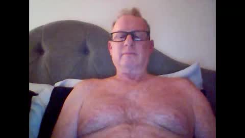 robo0000 online show from November 6, 2025, 7:31 am