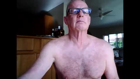 robo0000 online show from May 4, 2026, 4:14 pm