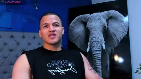 rocco_santos online show from September 9, 2025, 5:40 am