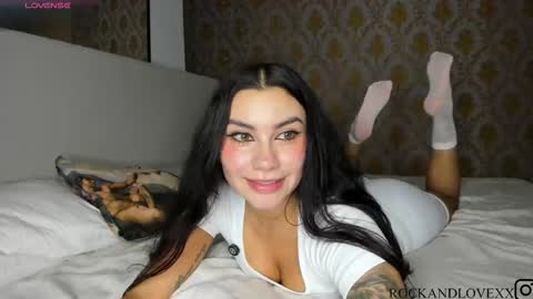 Samantha Estephania  online show from November 3, 2025, 2:57 am