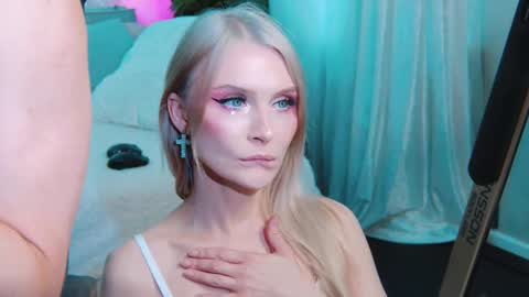 Lina and Den online show from October 5, 2025, 10:46 am