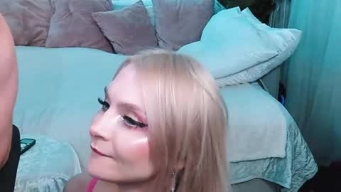 Lina and Den online show from November 6, 2025, 9:10 am