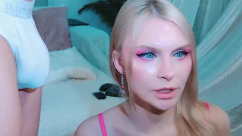 Lina and Den online show from April 18, 2026, 11:25 am