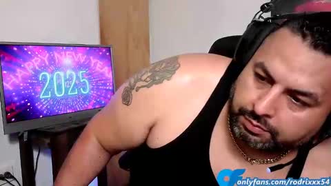 rodrixxx54 online show from January 1, 2025, 11:07 pm