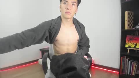 Roff Lust online show from February 16, 2026, 3:02 am