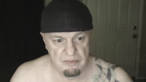 Snapshot of roinaz chatting on December 6, 2024, 8:37 am roinaz online show from December 6, 2024, 8:37 am