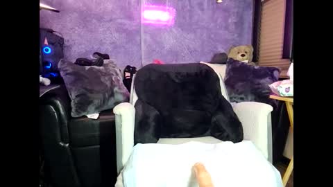 Snapshot of roknblaze chatting on September 10, 2025, 1:38 am Rok-N-Blaze online show from September 10, 2025, 1:38 am