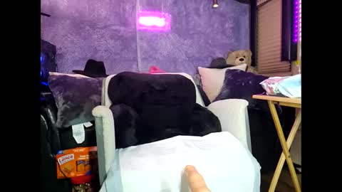 Snapshot of roknblaze chatting on September 24, 2025, 2:37 am Rok-N-Blaze online show from September 24, 2025, 2:37 am