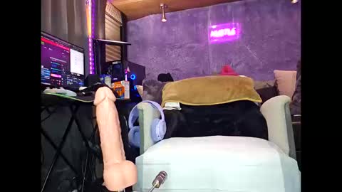 Snapshot of roknblaze chatting on October 12, 2025, 3:38 am Rok-N-Blaze online show from October 12, 2025, 3:38 am