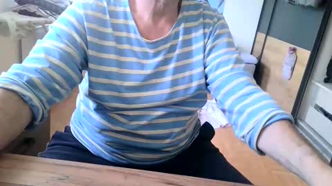 rolandloser1000 online show from December 15, 2024, 9:35 am