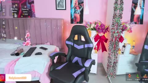 Snapshot of rolyloren chatting on December 8, 2024, 7:43 pm Marcela online show from December 8, 2024, 7:43 pm