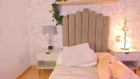   online show from December 6, 2024, 4:06 pm