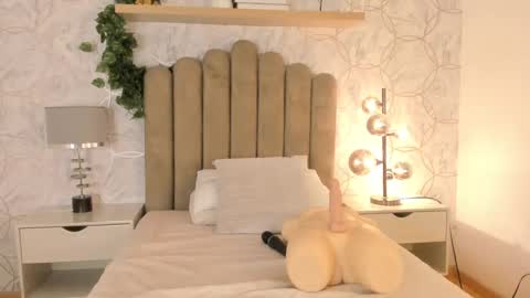   online show from February 18, 2025, 2:59 pm