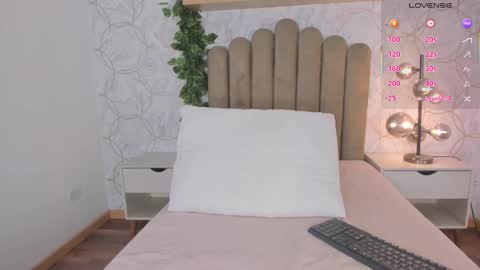   online show from October 4, 2025, 12:03 pm