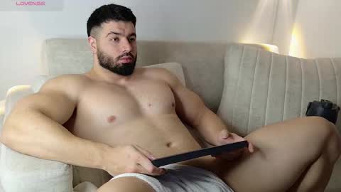 Snapshot of roman_lux chatting on October 3, 2025, 3:47 am Roman Lux online show from October 3, 2025, 3:47 am