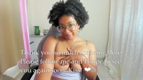 Snapshot of romantic_stargirl chatting on June 22, 2026, 3:25 am Is A Belle online show from June 22, 2026, 3:25 am
