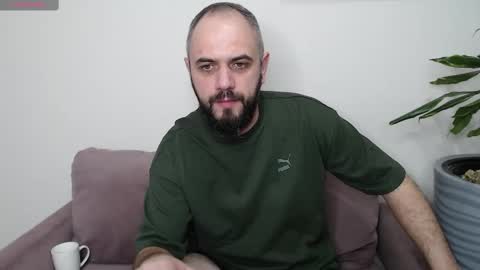 Snapshot of romdv chatting on January 2, 2025, 11:52 am romdv online show from January 2, 2025, 11:52 am