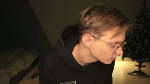 Snapshot of romeo_mercy chatting on December 24, 2024, 11:22 pm Romeo online show from December 24, 2024, 11:22 pm