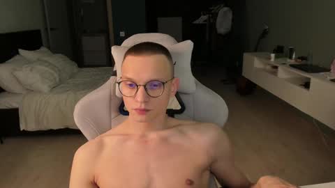 Snapshot of romeo_mercy chatting on February 11, 2025, 4:13 pm Romeo online show from February 11, 2025, 4:13 pm