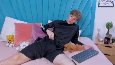 Snapshot of romeo_ricci1 chatting on January 14, 2025, 4:18 pm Romeo Ricci online show from January 14, 2025, 4:18 pm