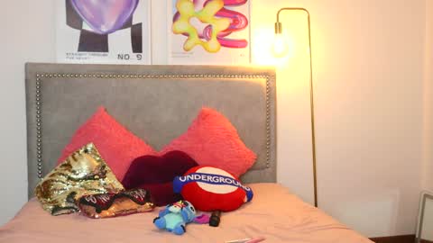 Snapshot of ronieeplay chatting on October 8, 2025, 2:20 am Roni online show from October 8, 2025, 2:20 am