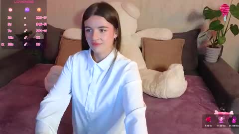 roraline_lov online show from December 2, 2025, 4:02 pm