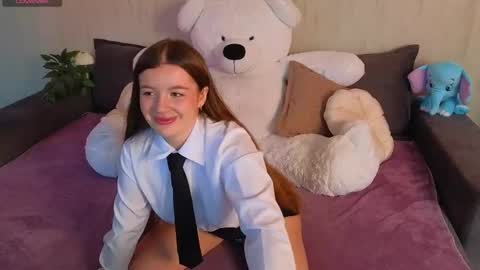 roraline_lov online show from April 11, 2026, 3:27 pm