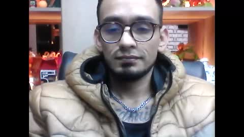 roroavila online show from December 3, 2025, 3:36 am