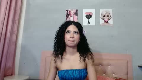 rosa_woolf online show from September 23, 2025, 12:08 pm