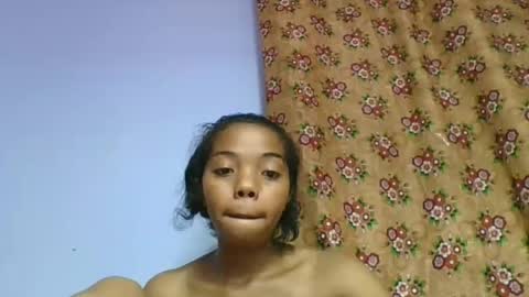 rosah225127 online show from April 22, 2026, 3:24 pm