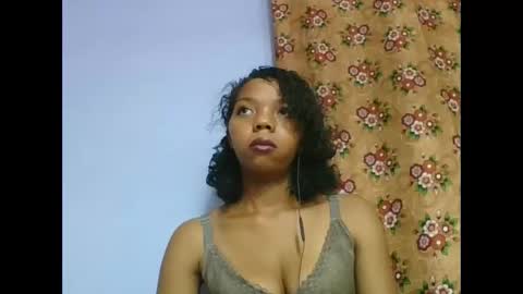 rosah225127 online show from May 13, 2026, 6:00 am