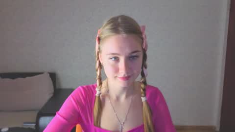 rosalina online show from November 20, 2025, 7:41 am