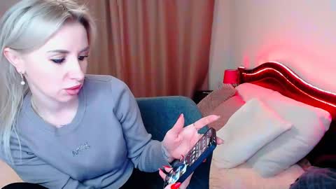 Snapshot of rose__shine chatting on January 9, 2025, 1:35 pm rose  shine online show from January 9, 2025, 1:35 pm