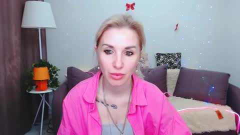Snapshot of rose__shine chatting on February 27, 2025, 11:20 am rose  shine online show from February 27, 2025, 11:20 am