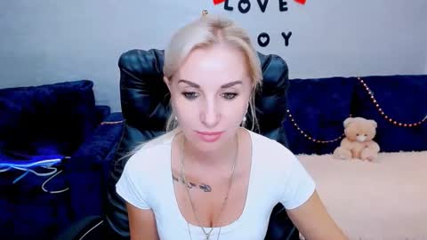 Snapshot of rose__shine chatting on September 8, 2025, 5:23 pm rose  shine online show from September 8, 2025, 5:23 pm