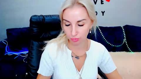 Snapshot of rose__shine chatting on September 19, 2025, 9:22 am rose  shine online show from September 19, 2025, 9:22 am