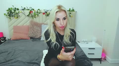 Snapshot of rose__shine chatting on September 25, 2025, 10:08 am rose  shine online show from September 25, 2025, 10:08 am